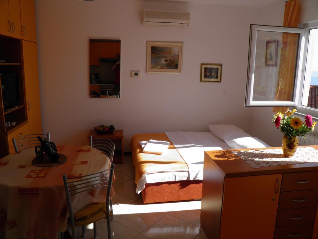 Guest House Davor Tomas Брела Екстериор снимка