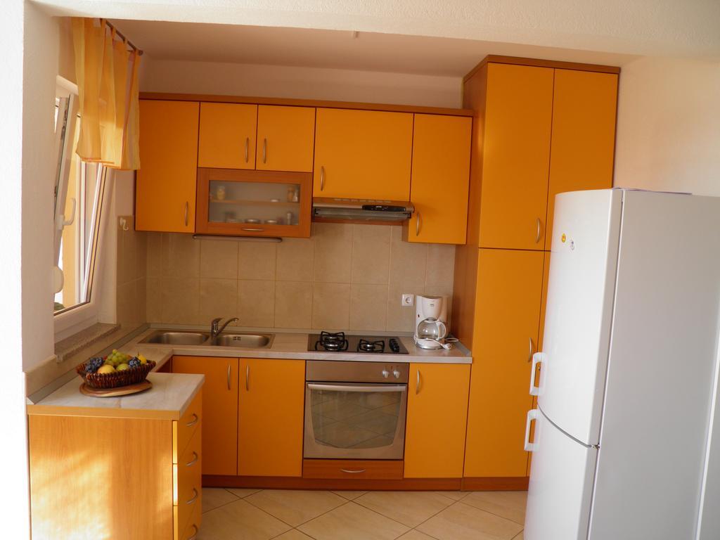 Guest House Davor Tomas Брела Екстериор снимка