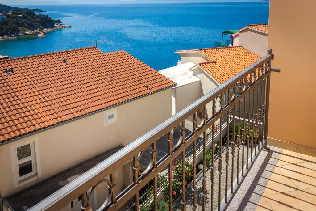 Guest House Davor Tomas Брела Екстериор снимка
