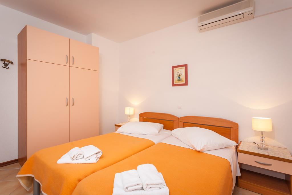Guest House Davor Tomas Брела Екстериор снимка