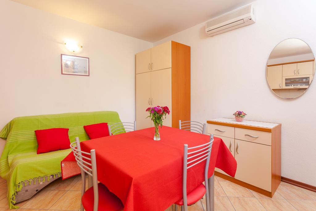 Guest House Davor Tomas Брела Екстериор снимка