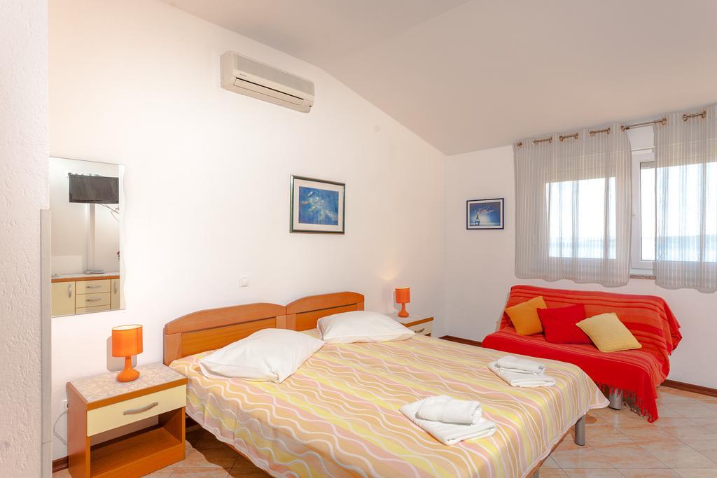 Guest House Davor Tomas Брела Екстериор снимка