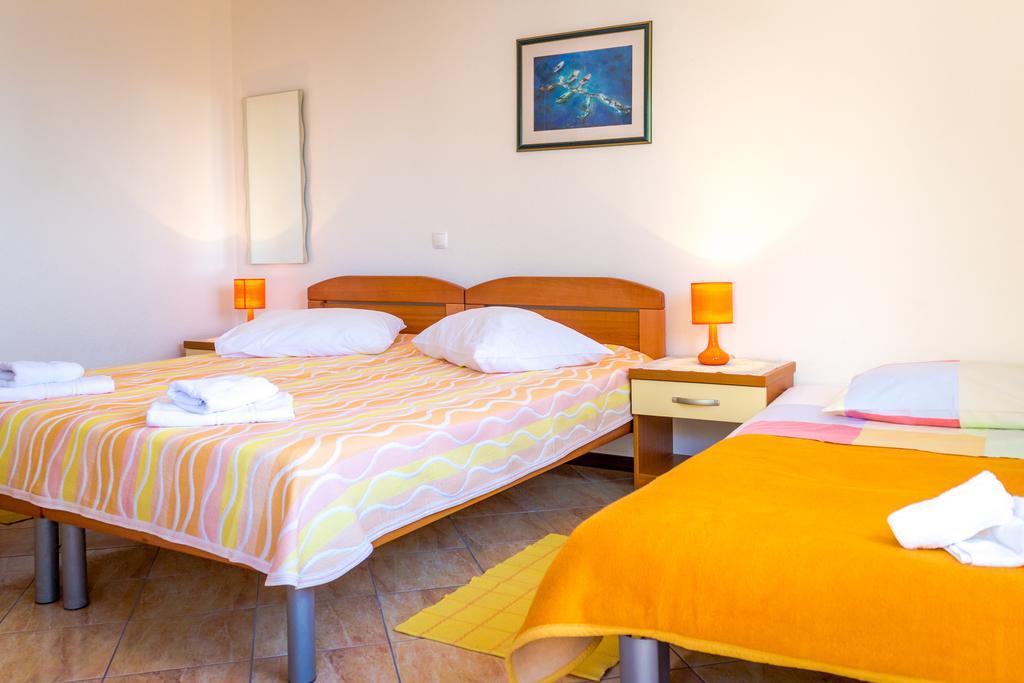 Guest House Davor Tomas Брела Екстериор снимка