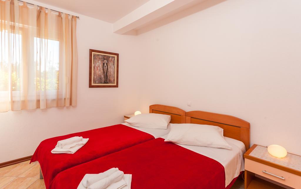 Guest House Davor Tomas Брела Екстериор снимка