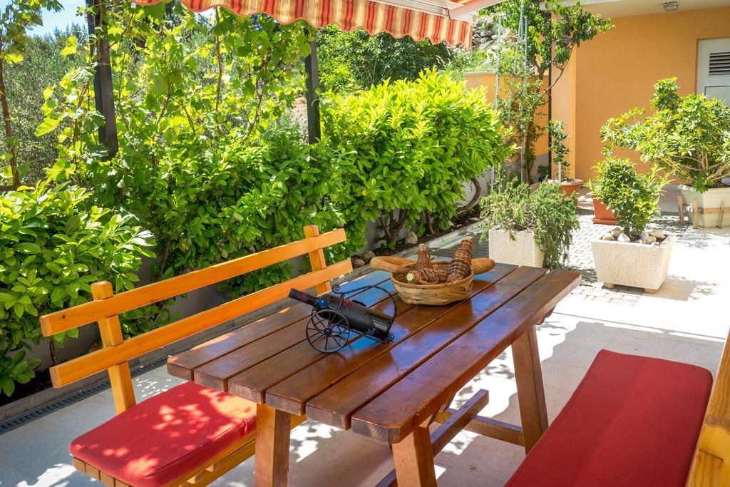 Guest House Davor Tomas Брела Екстериор снимка