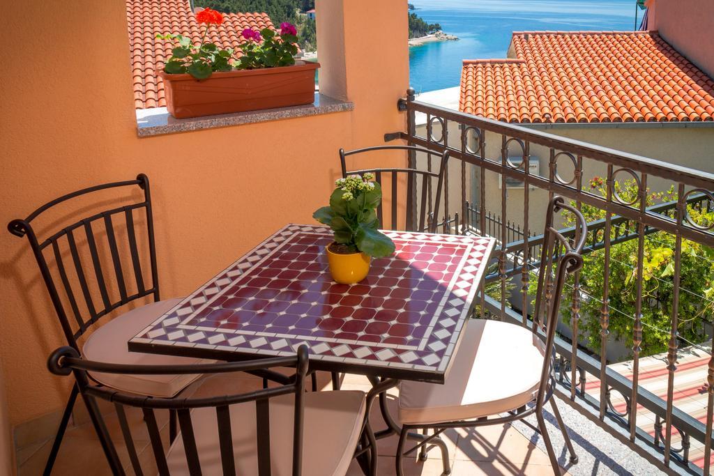 Guest House Davor Tomas Брела Екстериор снимка