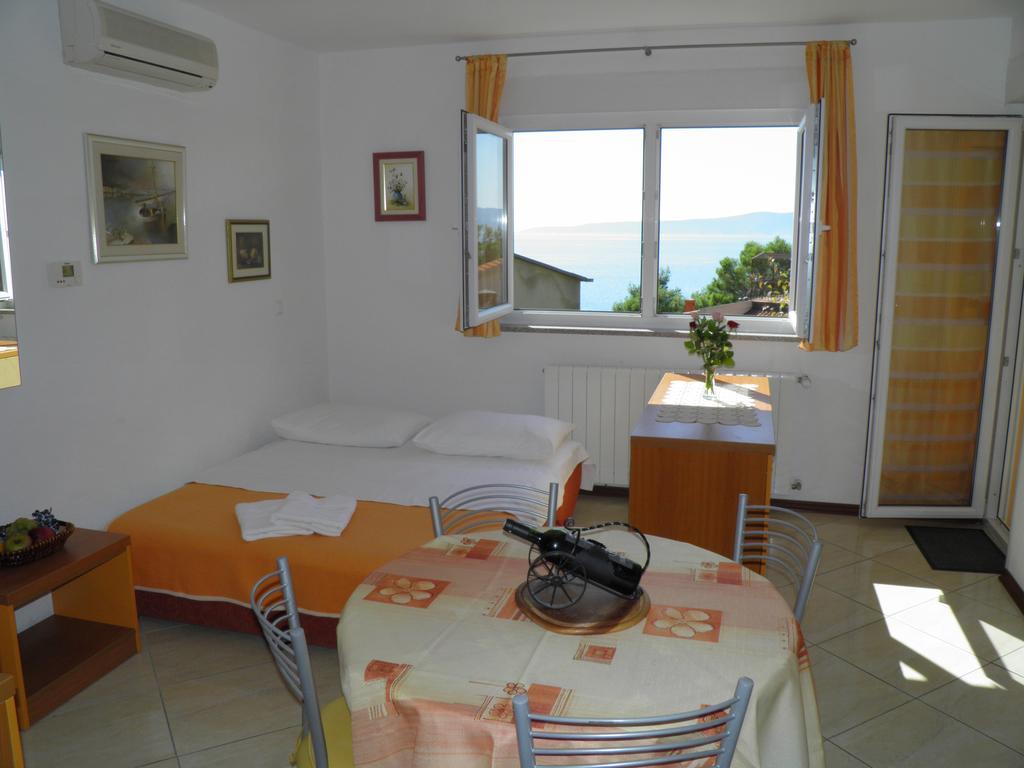 Guest House Davor Tomas Брела Екстериор снимка
