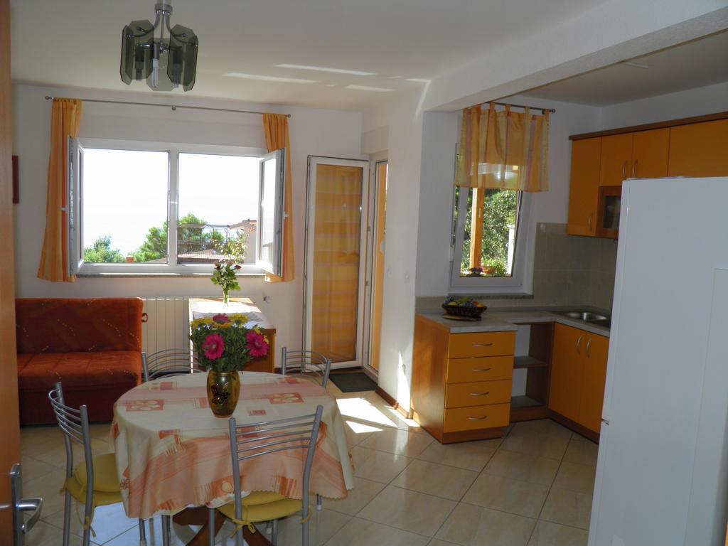 Guest House Davor Tomas Брела Екстериор снимка