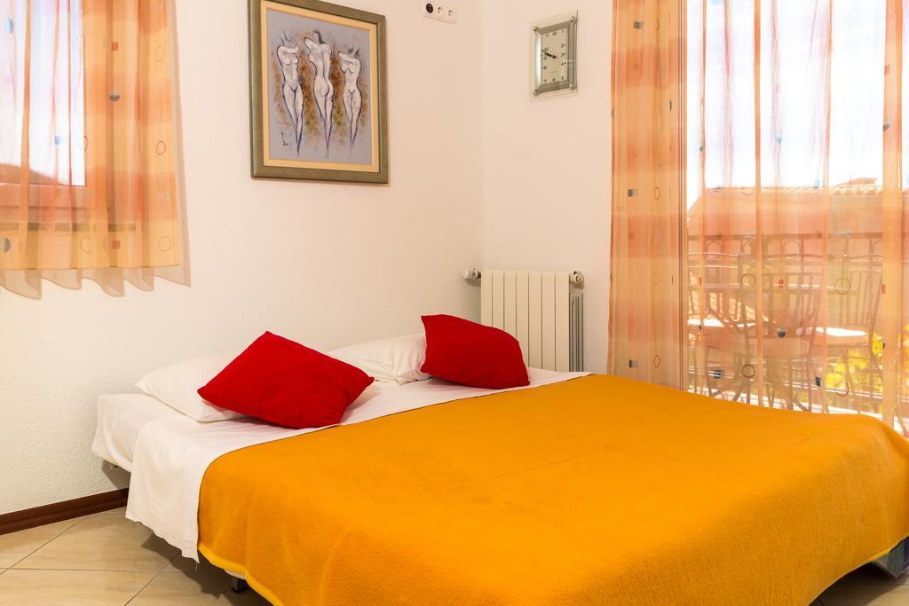 Guest House Davor Tomas Брела Екстериор снимка