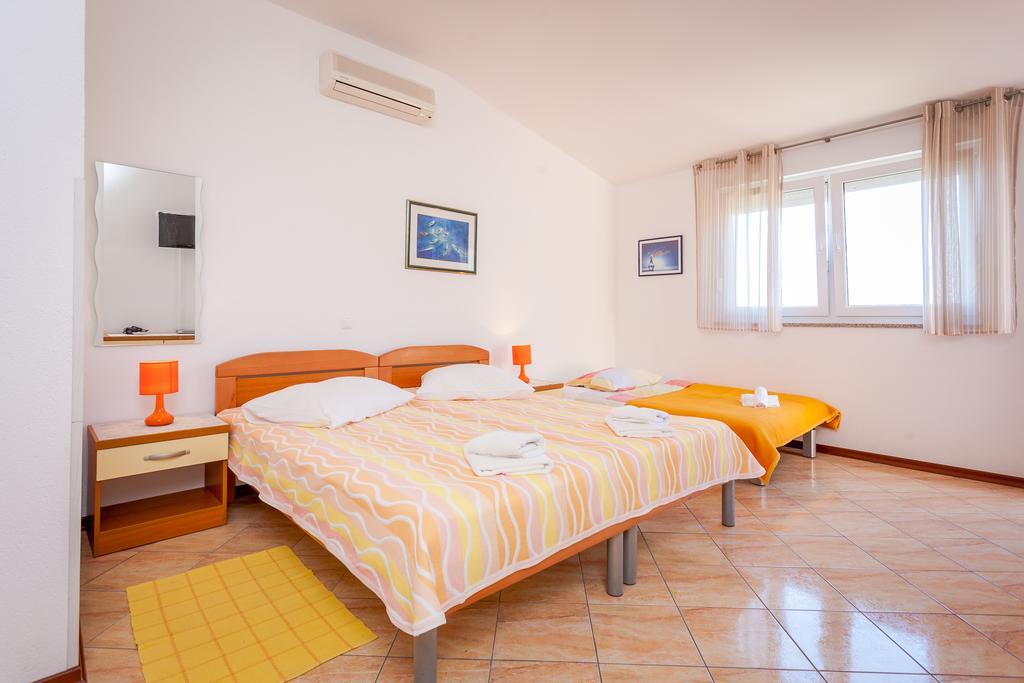 Guest House Davor Tomas Брела Екстериор снимка