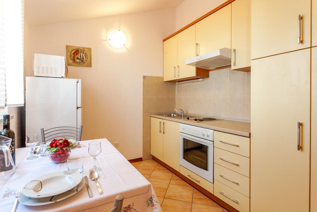 Guest House Davor Tomas Брела Екстериор снимка