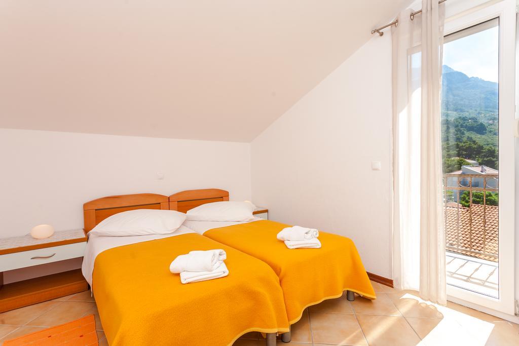 Guest House Davor Tomas Брела Екстериор снимка