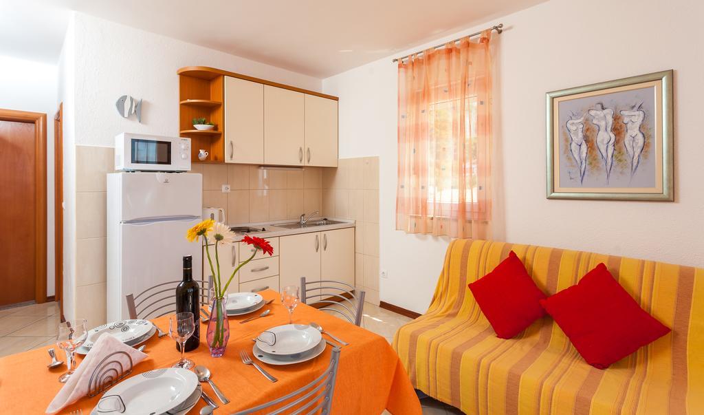 Guest House Davor Tomas Брела Екстериор снимка